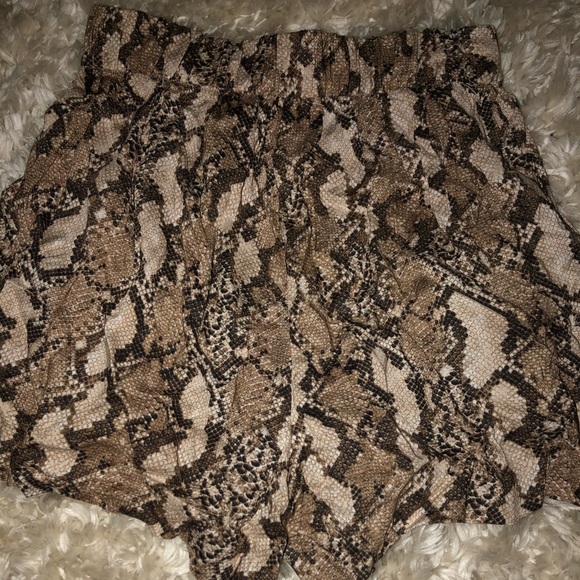 H&M snake print shorts - Picture 3 of 3